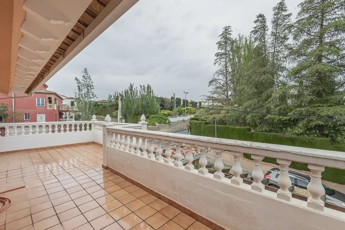 Villa/Maison à vendre à Gojar avec piscine garage - 425 000 € (Ref: 9837487)