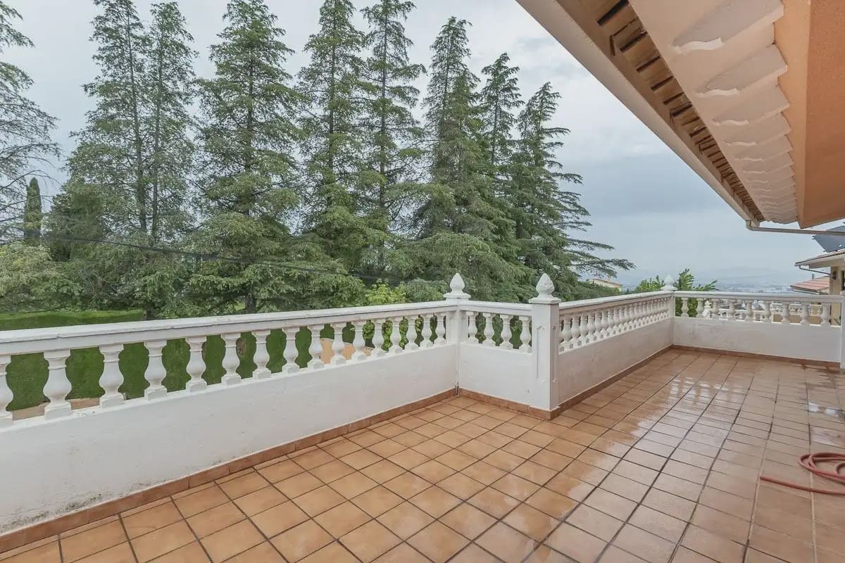 Villa/Maison à vendre à Gojar avec piscine garage - 425 000 € (Ref: 9837487)