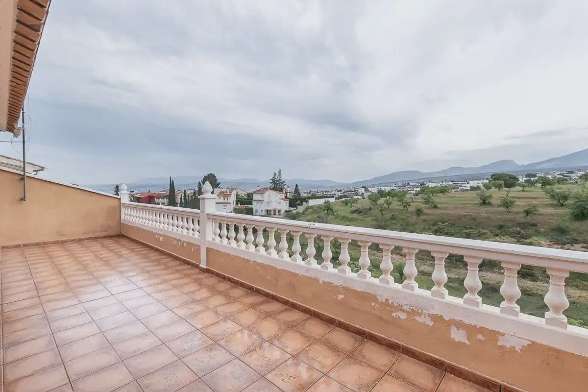 Villa/Maison à vendre à Gojar avec piscine garage - 425 000 € (Ref: 9837487)