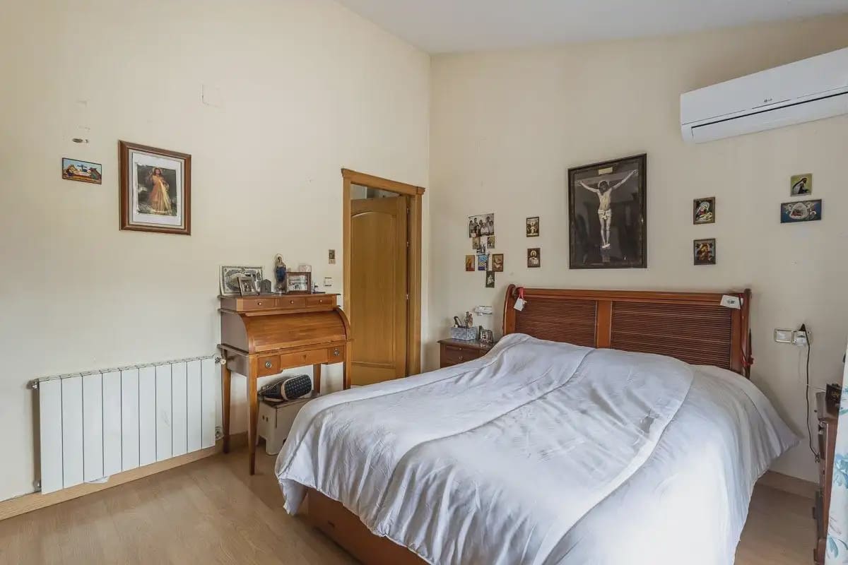 Villa/Maison à vendre à Gojar avec piscine garage - 425 000 € (Ref: 9837487)