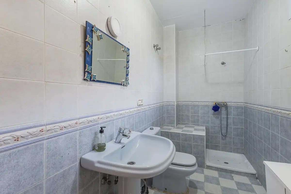 Villa/Maison à vendre à Gojar avec piscine garage - 425 000 € (Ref: 9837487)