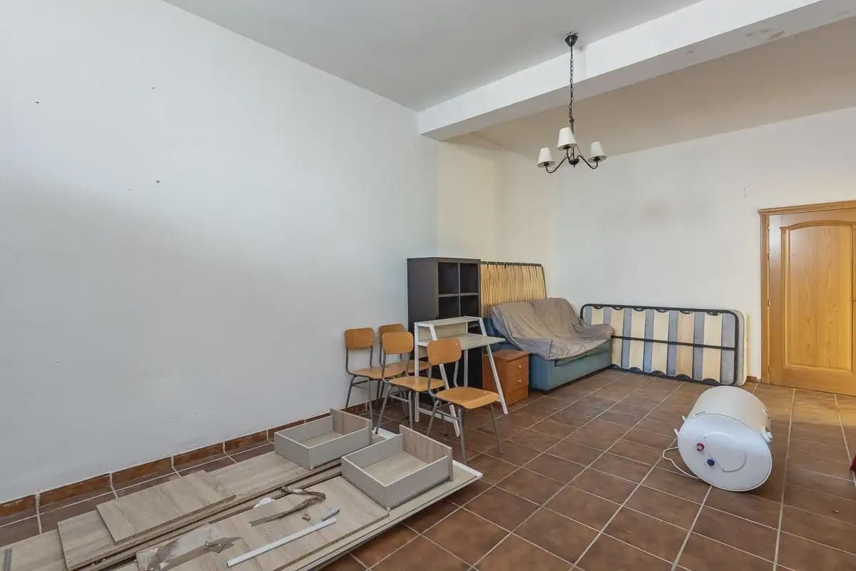 Villa/Maison à vendre à Gojar avec piscine garage - 425 000 € (Ref: 9837487)