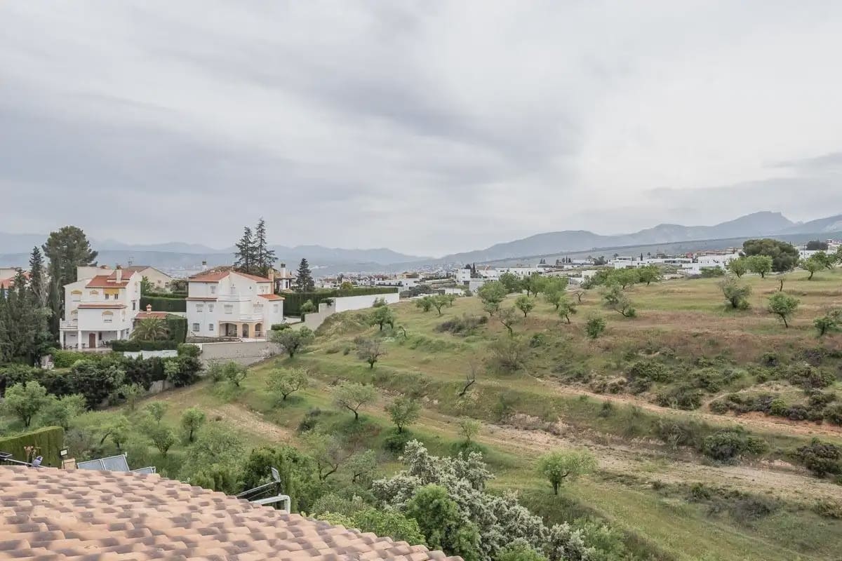 Villa/Maison à vendre à Gojar avec piscine garage - 425 000 € (Ref: 9837487)