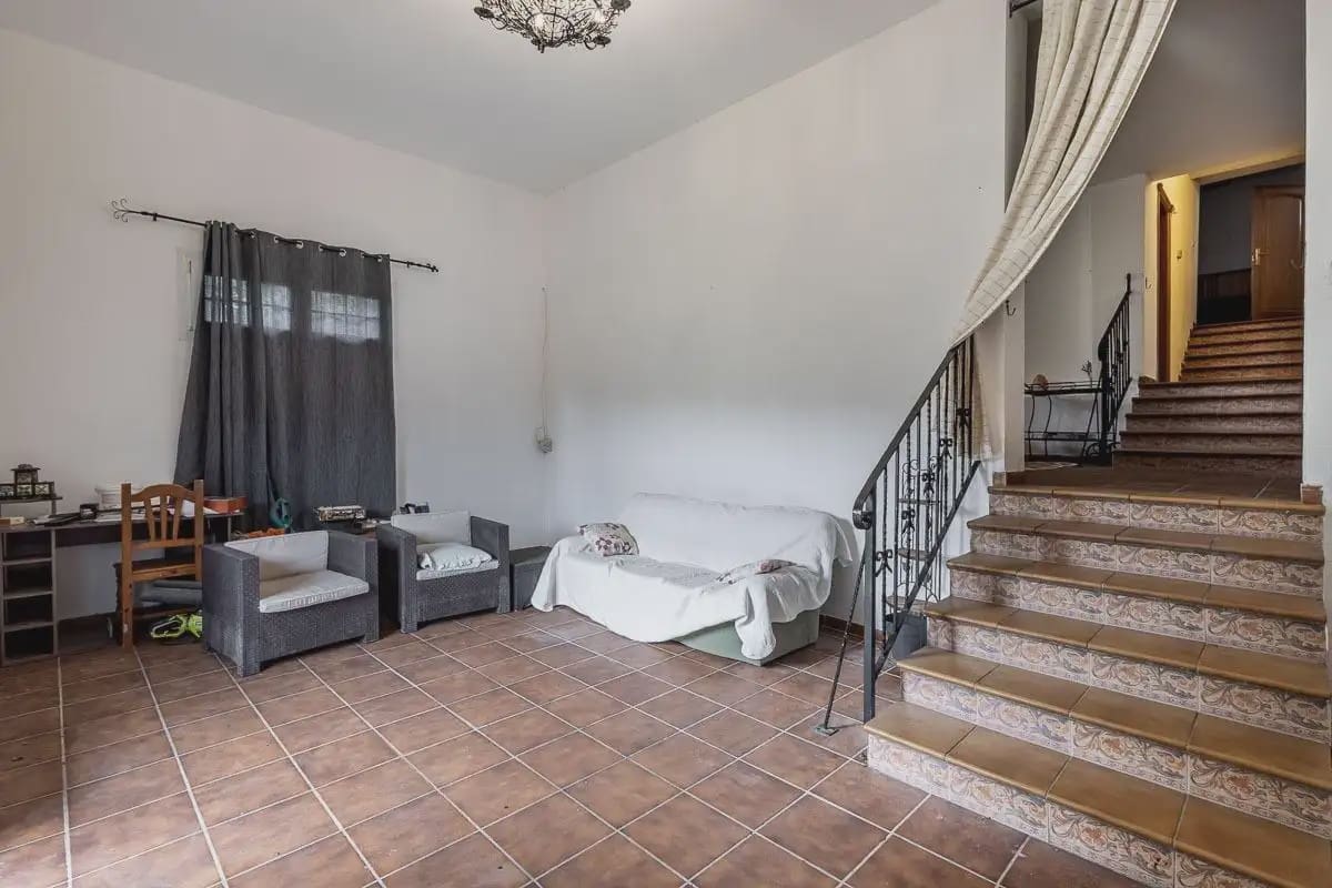 Villa/Maison à vendre à Gojar avec piscine garage - 425 000 € (Ref: 9837487)