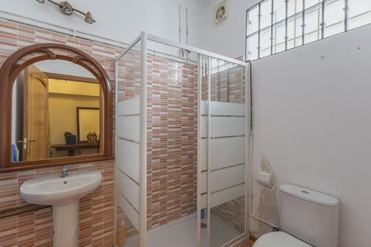 Villa/Maison à vendre à Gojar avec piscine garage - 425 000 € (Ref: 9837487)
