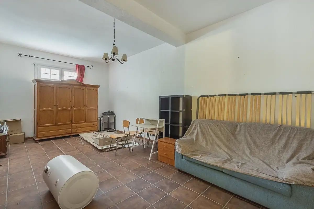 Villa/Maison à vendre à Gojar avec piscine garage - 425 000 € (Ref: 9837487)
