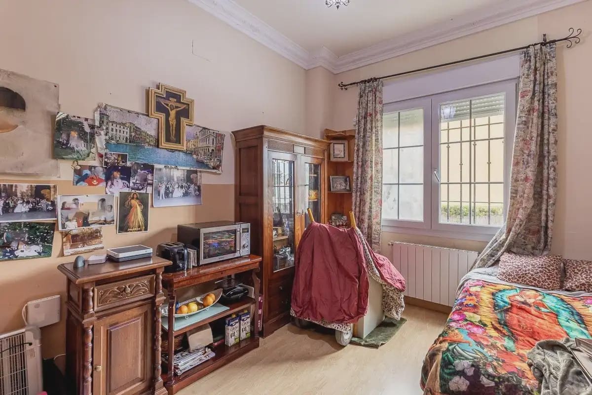 Villa/Maison à vendre à Gojar avec piscine garage - 425 000 € (Ref: 9837487)