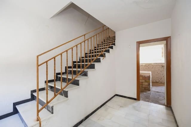 5 Zimmer Haus zu verkaufen in La Zubia mit Pool Garage - 210.000 € (Ref: 9837488)