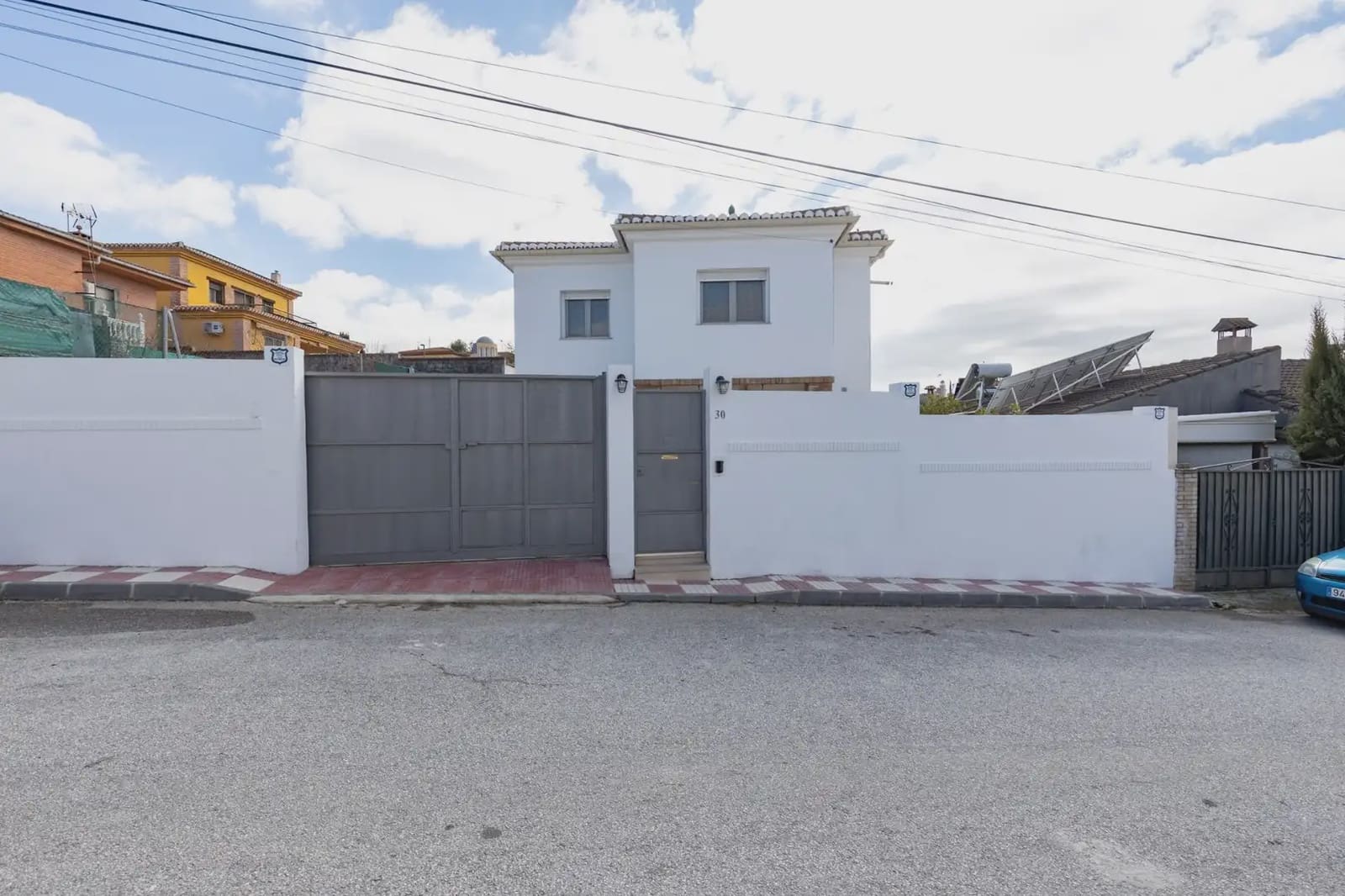 Villa/Maison à vendre à Otura avec garage - 369 000 € (Ref: 9837489)