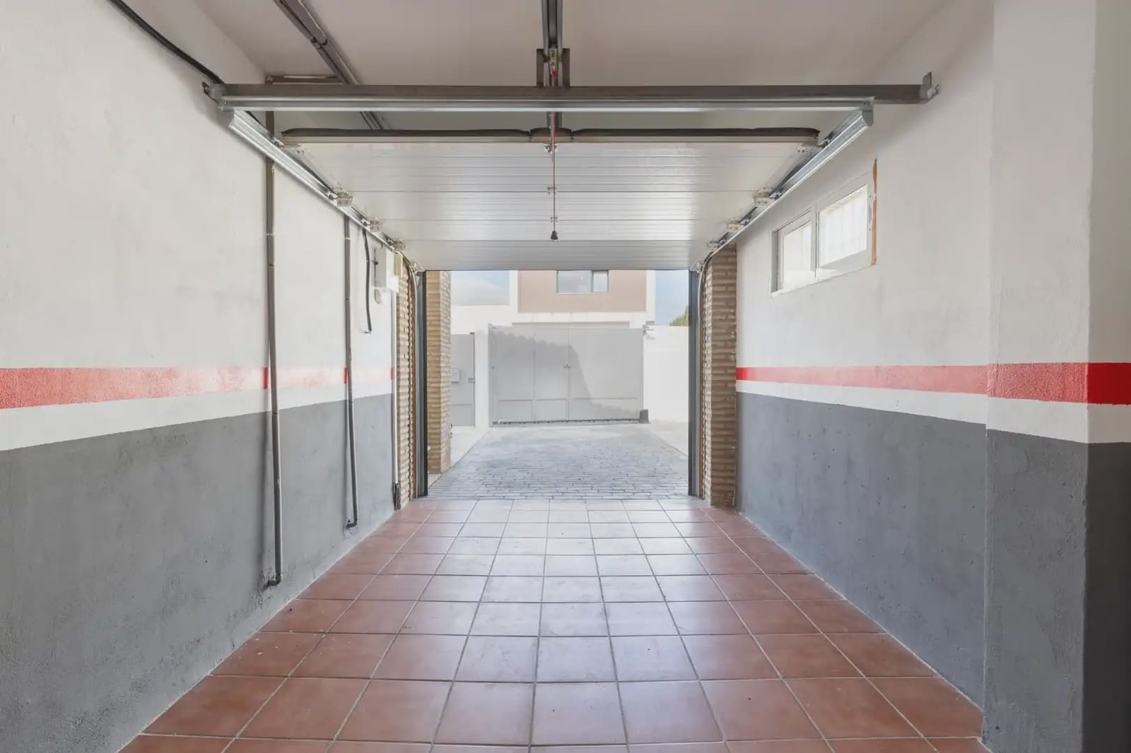Villa/Maison à vendre à Otura avec garage - 369 000 € (Ref: 9837489)
