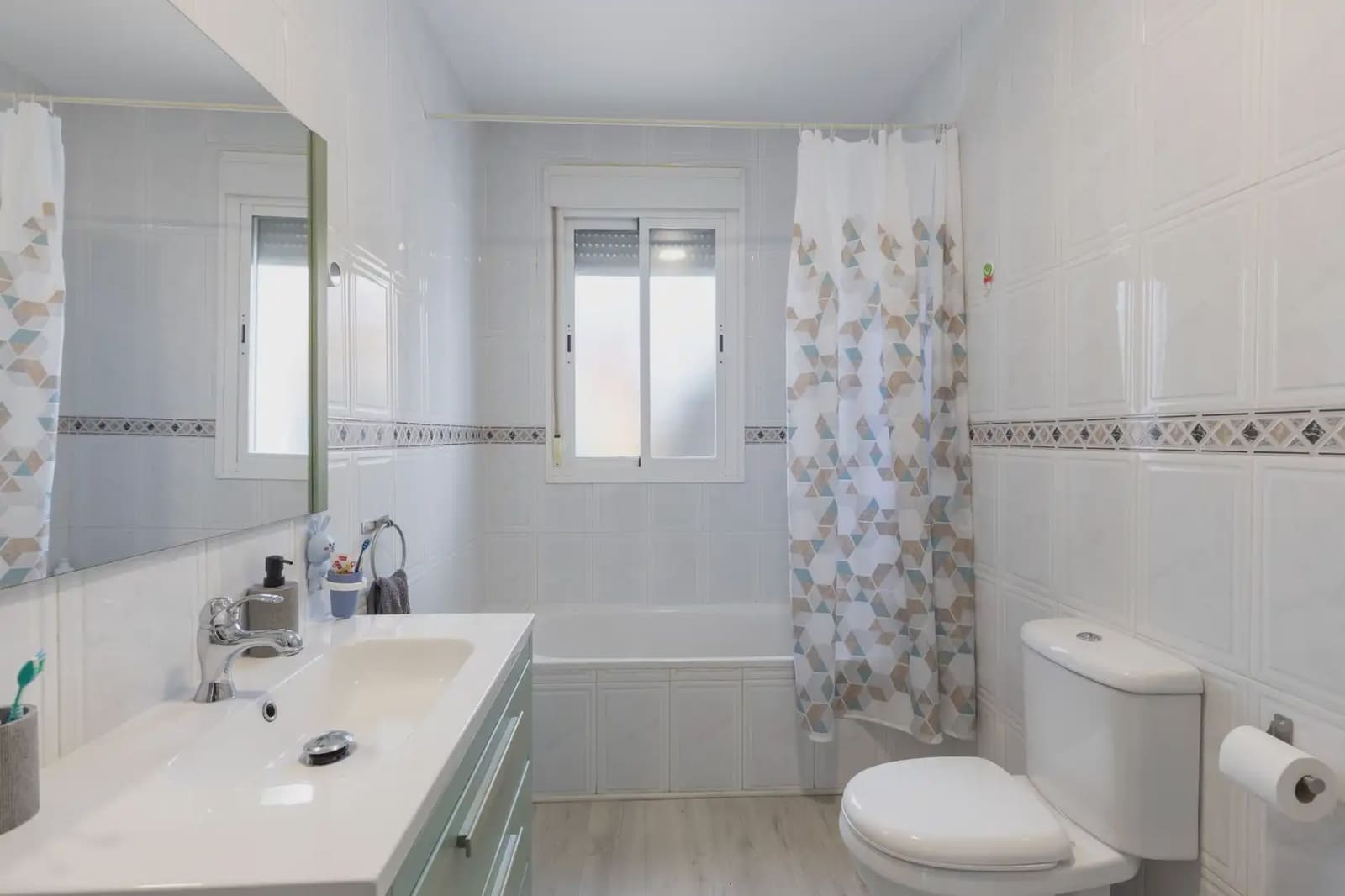 Villa/Maison à vendre à Otura avec garage - 369 000 € (Ref: 9837489)