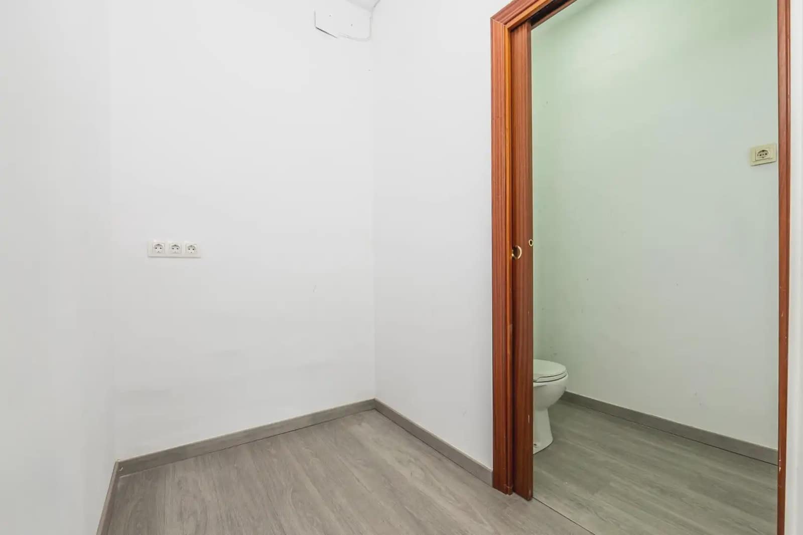 Local Comercial en Granada ciudad en venta - 118.000 € (Ref: 9837494)