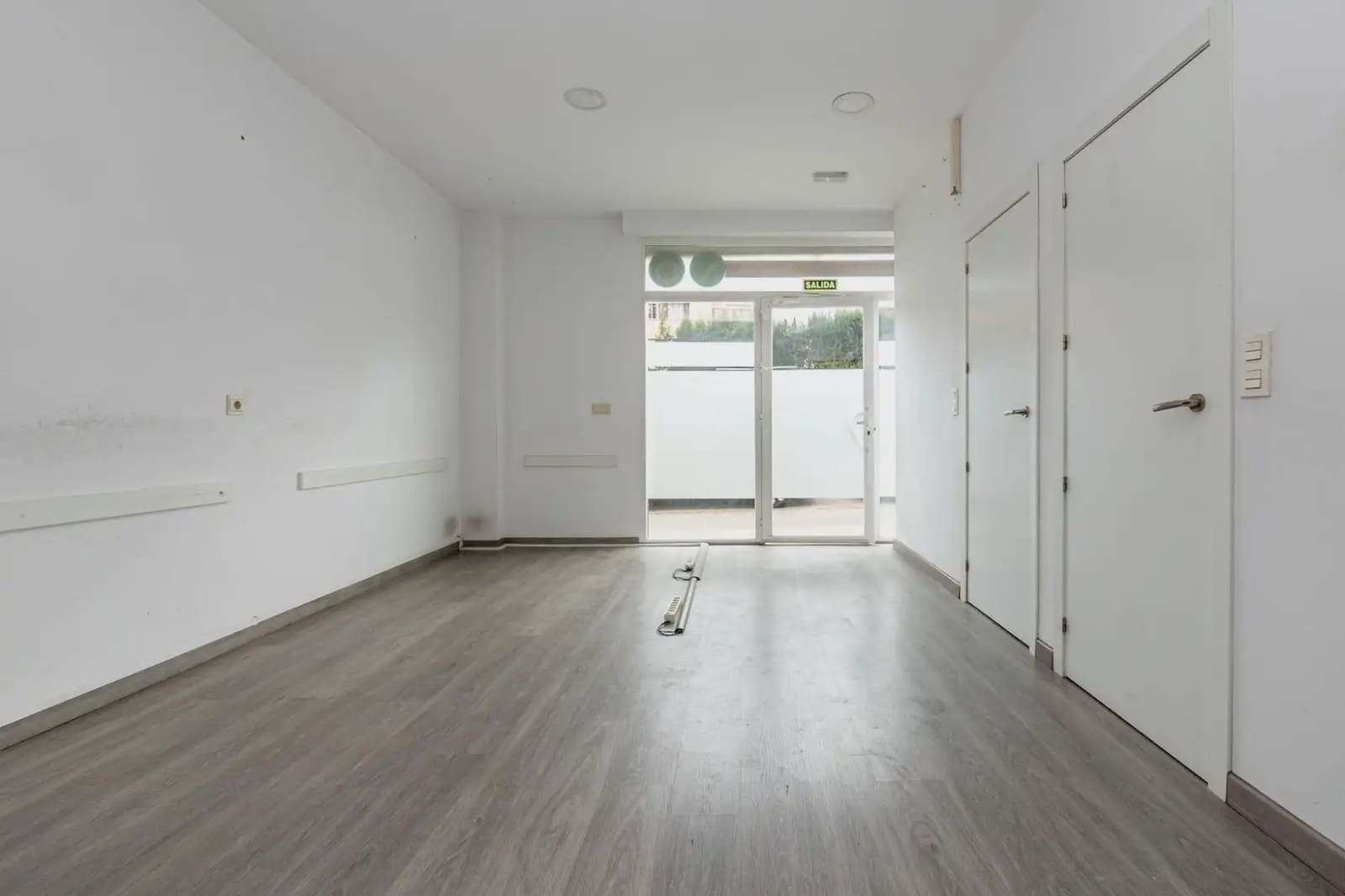 Local Comercial en Granada ciudad en venta - 118.000 € (Ref: 9837494)
