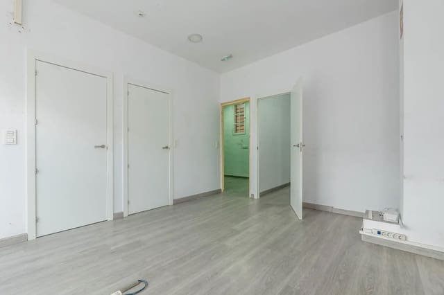 Local Comercial en Cervantes, Granada ciudad en venta - 118.000 € (Ref: 9837494)
