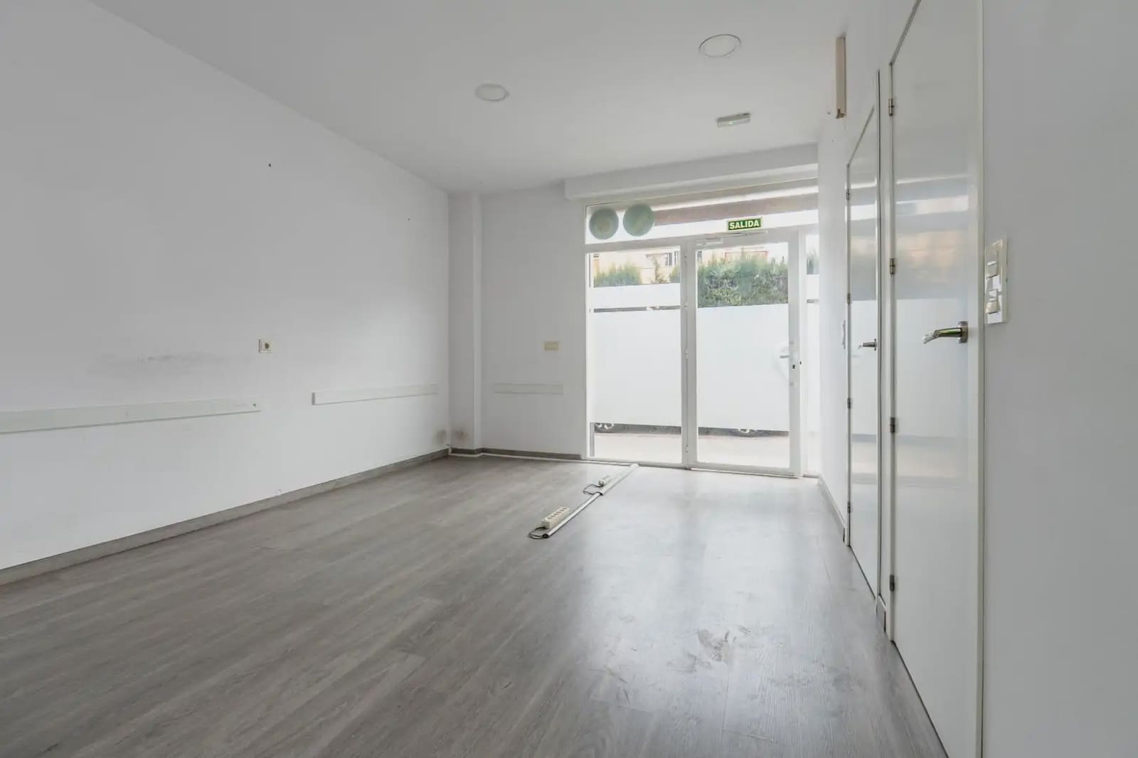 Local Comercial en Granada ciudad en venta - 118.000 € (Ref: 9837494)
