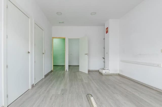 Local Comercial en Cervantes, Granada ciudad en venta - 118.000 € (Ref: 9837494)