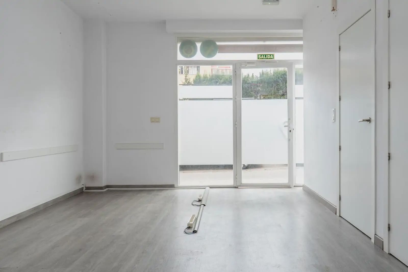 Local Comercial en Granada ciudad en venta - 118.000 € (Ref: 9837494)