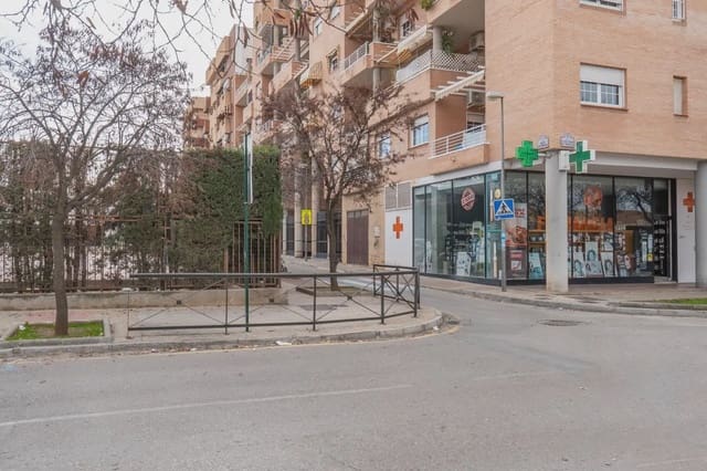 Local Comercial en Cervantes, Granada ciudad en venta - 118.000 € (Ref: 9837494)