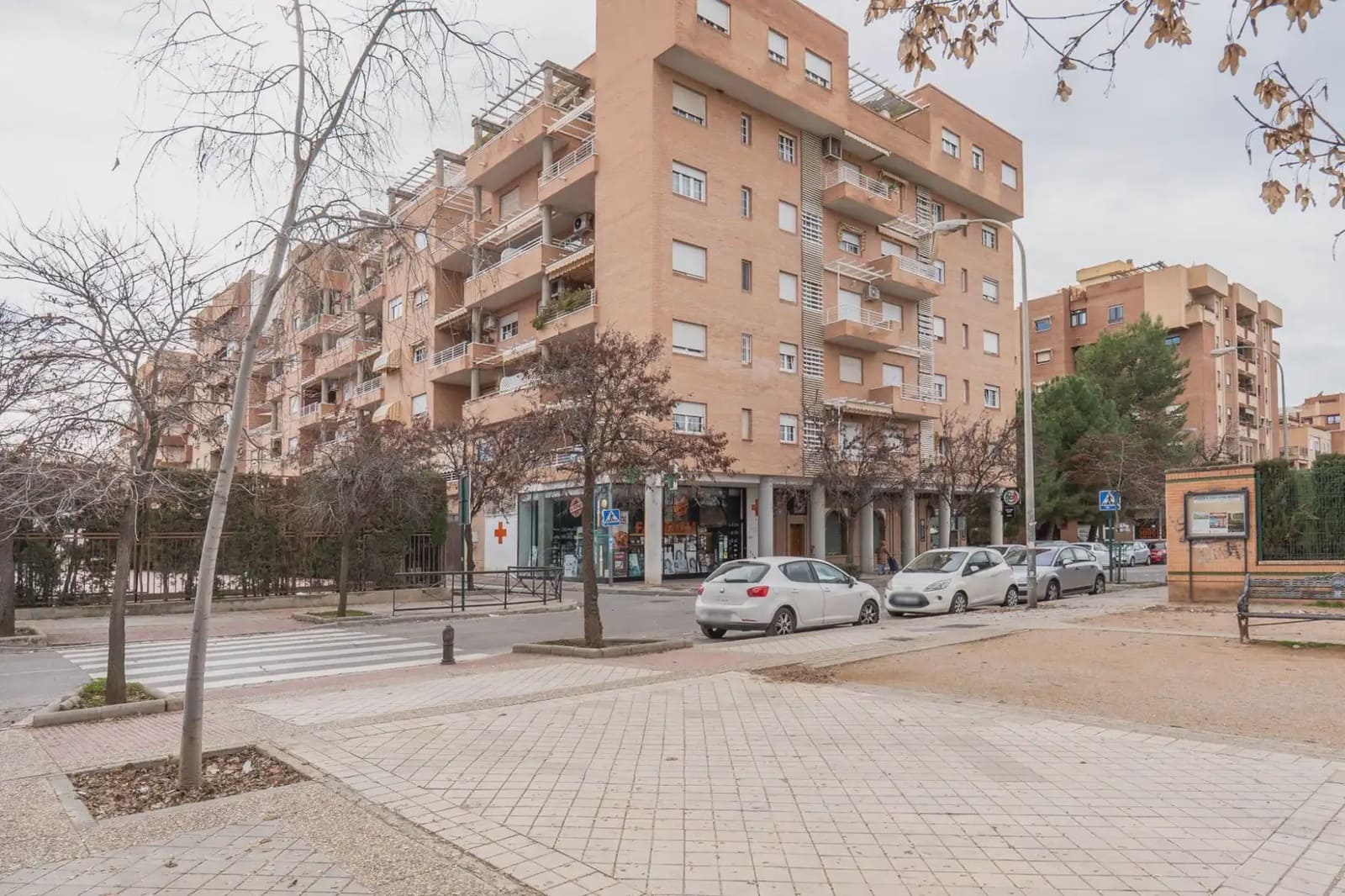 Local Comercial en Granada ciudad en venta - 118.000 € (Ref: 9837494)