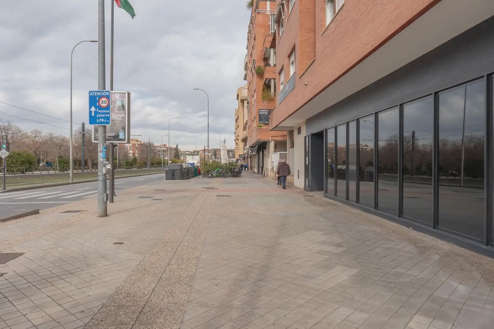 Local Comercial en Granada ciudad en venta - 118.000 € (Ref: 9837494)
