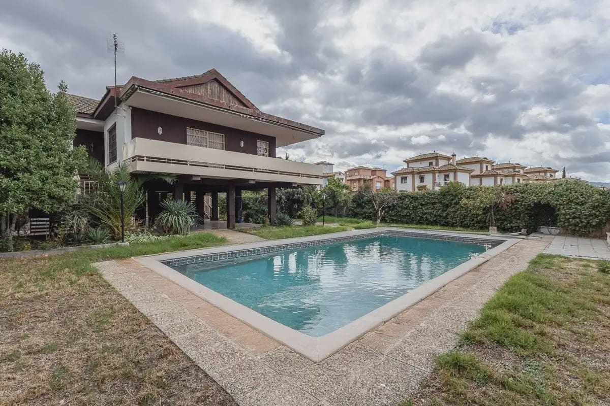 Villa zu verkaufen in Cajar mit Pool Garage - 415.000 € (Ref: 9837495)