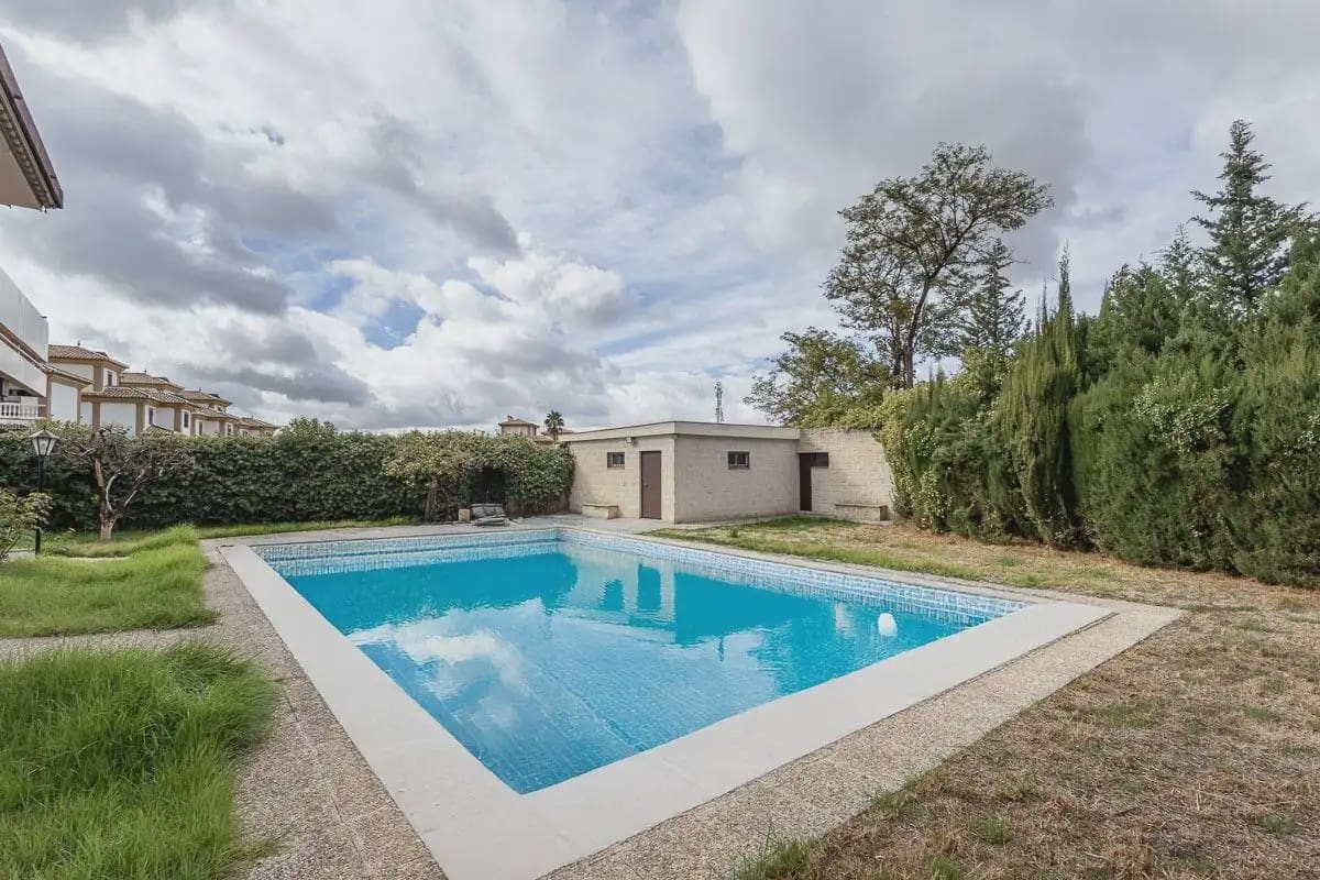 Villa zu verkaufen in Cajar mit Pool Garage - 415.000 € (Ref: 9837495)