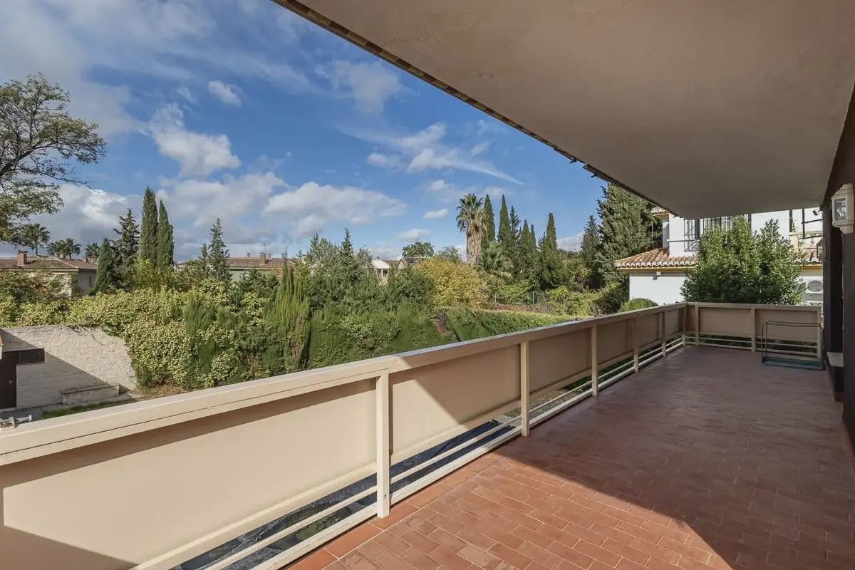 Villa zu verkaufen in Cajar mit Pool Garage - 415.000 € (Ref: 9837495)
