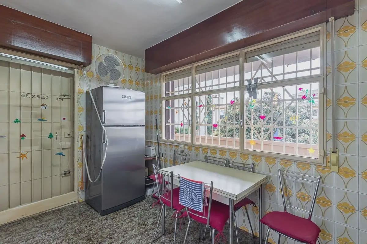 Villa zu verkaufen in Cajar mit Pool Garage - 415.000 € (Ref: 9837495)