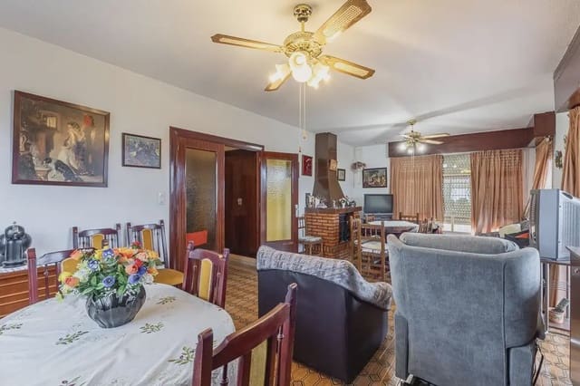 Villa til salg i Cájar med swimmingpool garage - € 415.000 (Ref: 9837495)