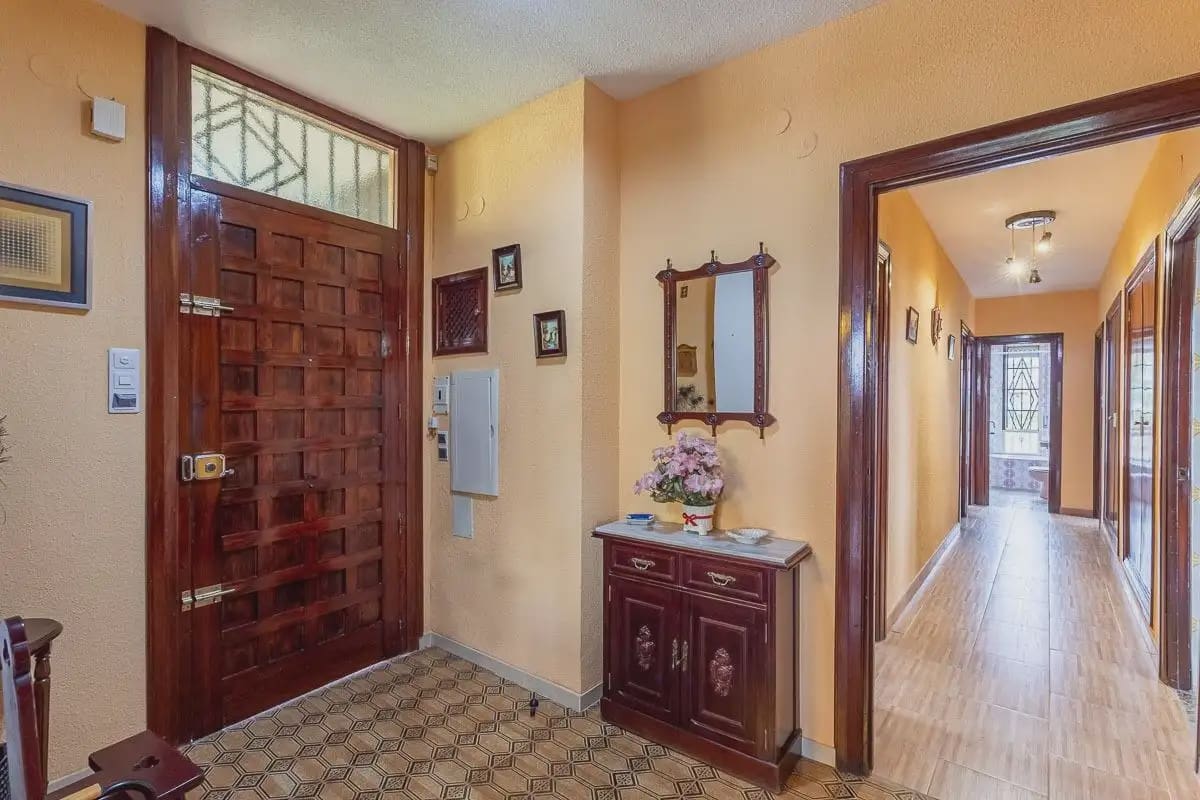 Villa zu verkaufen in Cajar mit Pool Garage - 415.000 € (Ref: 9837495)