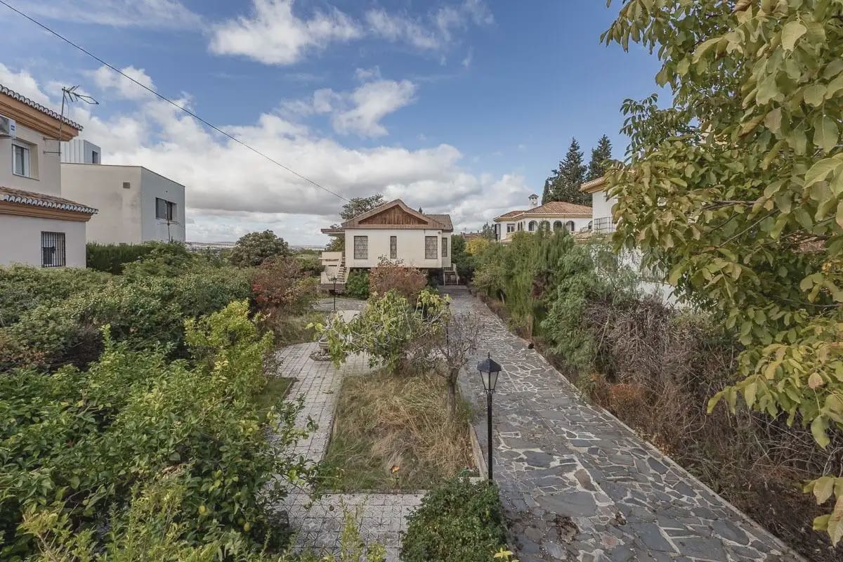 Villa zu verkaufen in Cajar mit Pool Garage - 415.000 € (Ref: 9837495)