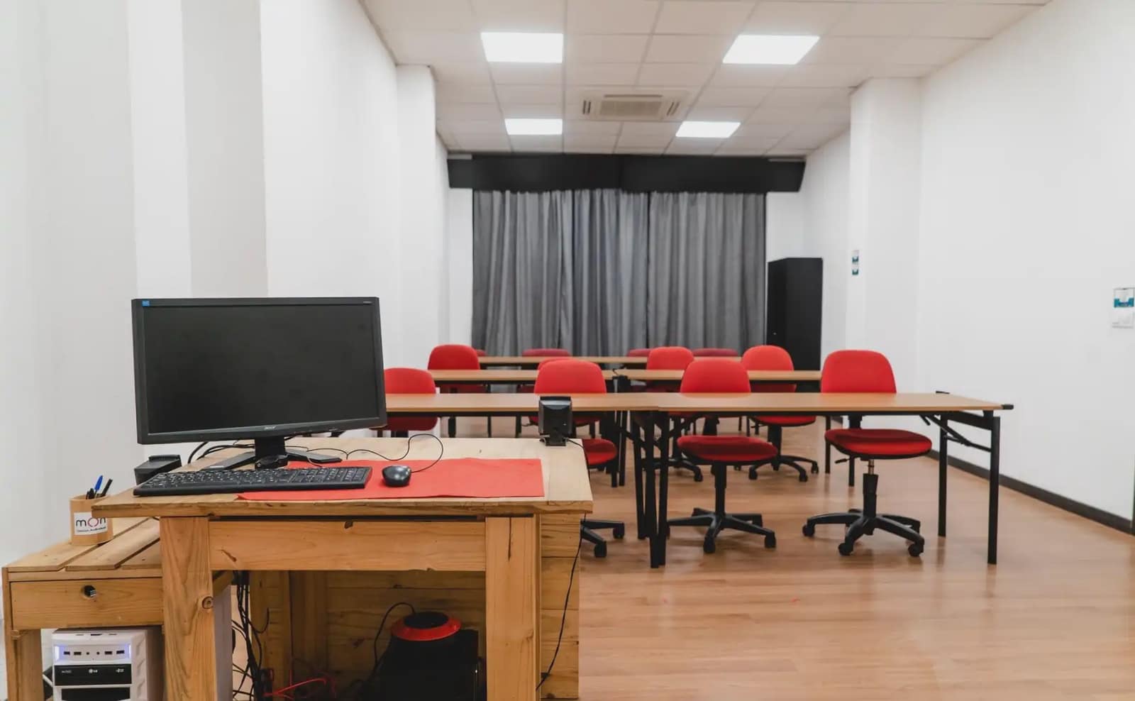 Commercieel te koop in Granada stad - € 299.000 (Ref: 9837496)