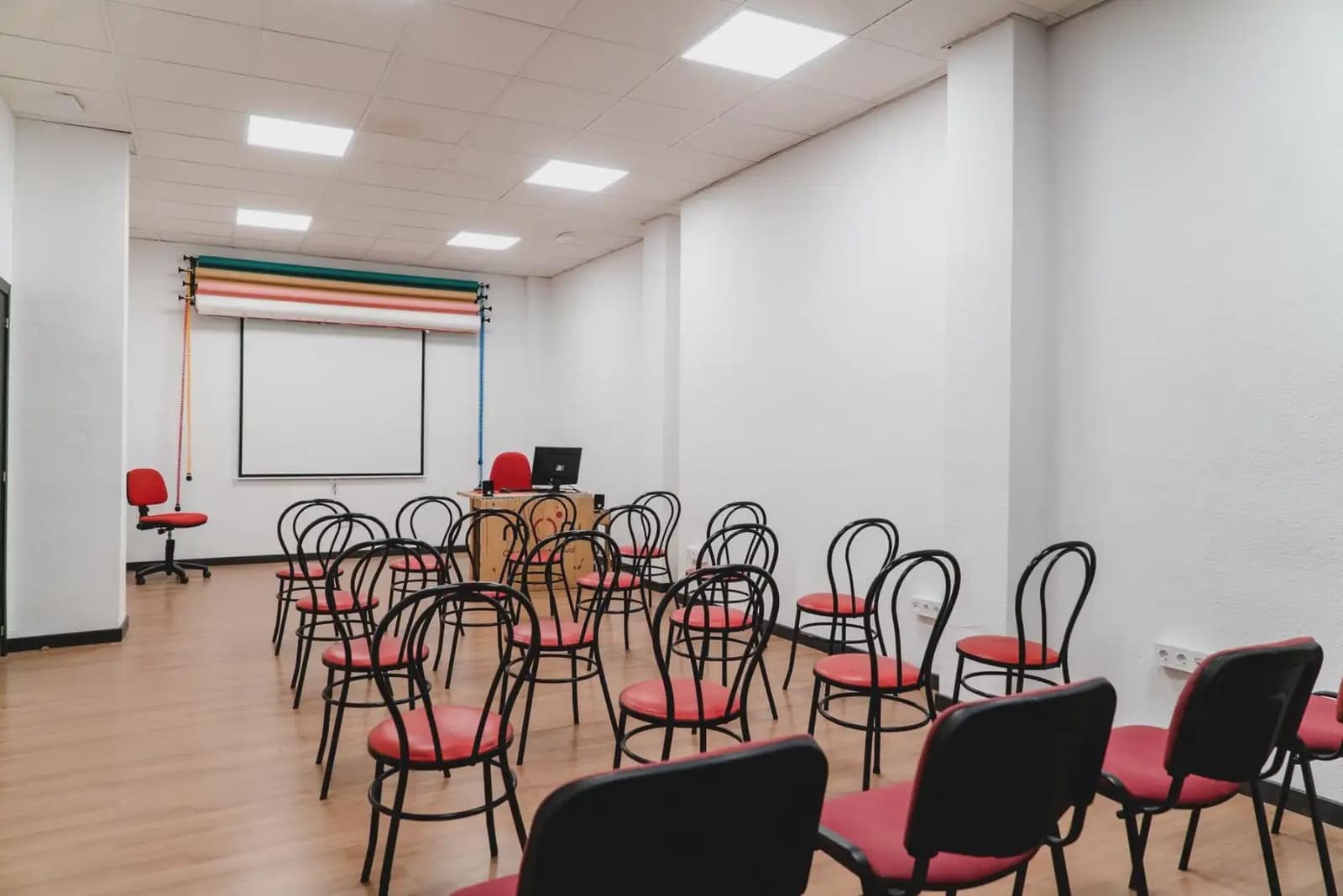 Commercieel te koop in Granada stad - € 299.000 (Ref: 9837496)