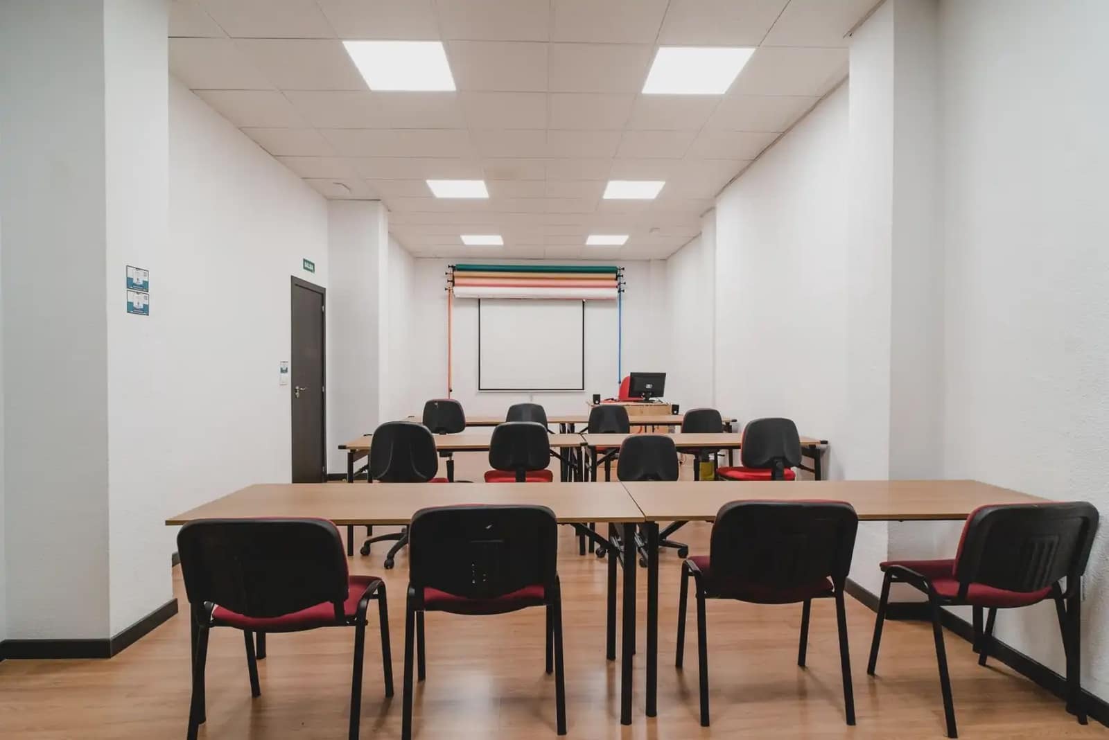 Commercieel te koop in Granada stad - € 299.000 (Ref: 9837496)