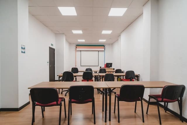 Erhverv til salg i Centro - Sagrario, Granada by - € 299.000 (Ref: 9837496)