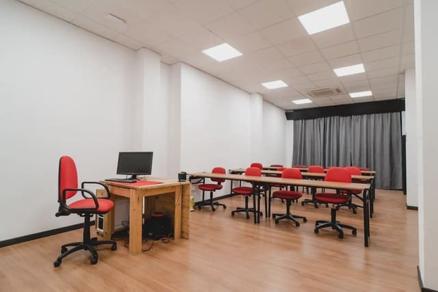 Erhverv til salg i Centro - Sagrario, Granada by - € 299.000 (Ref: 9837496)