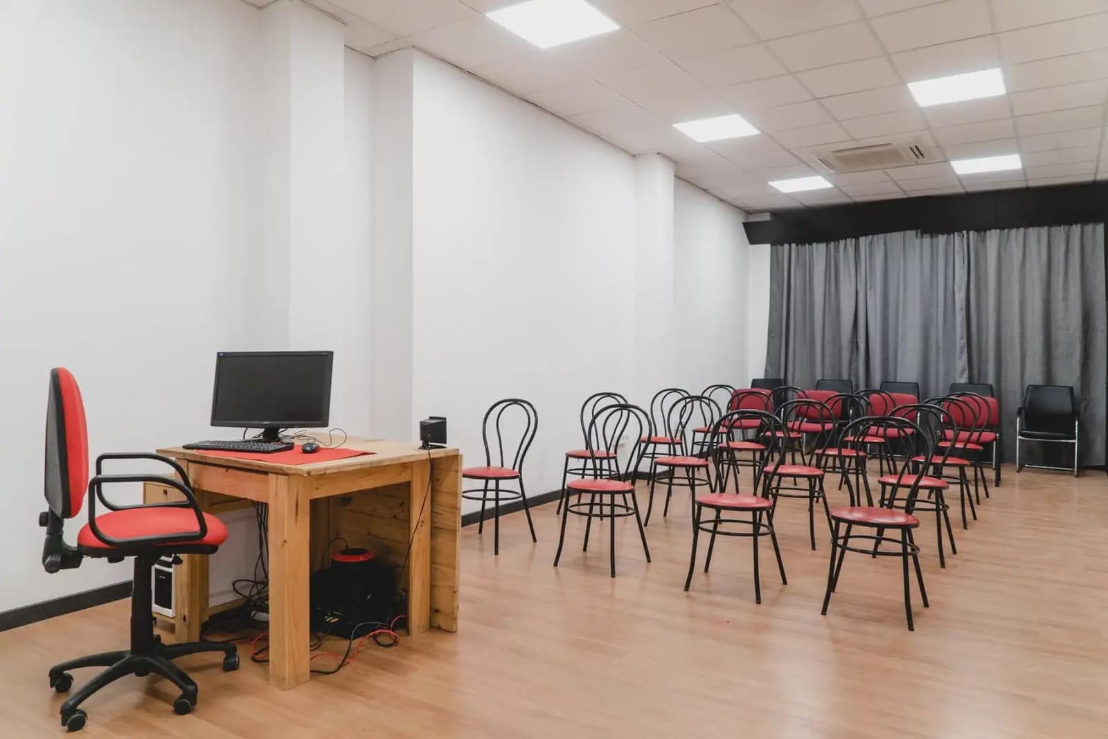 Commercieel te koop in Granada stad - € 299.000 (Ref: 9837496)