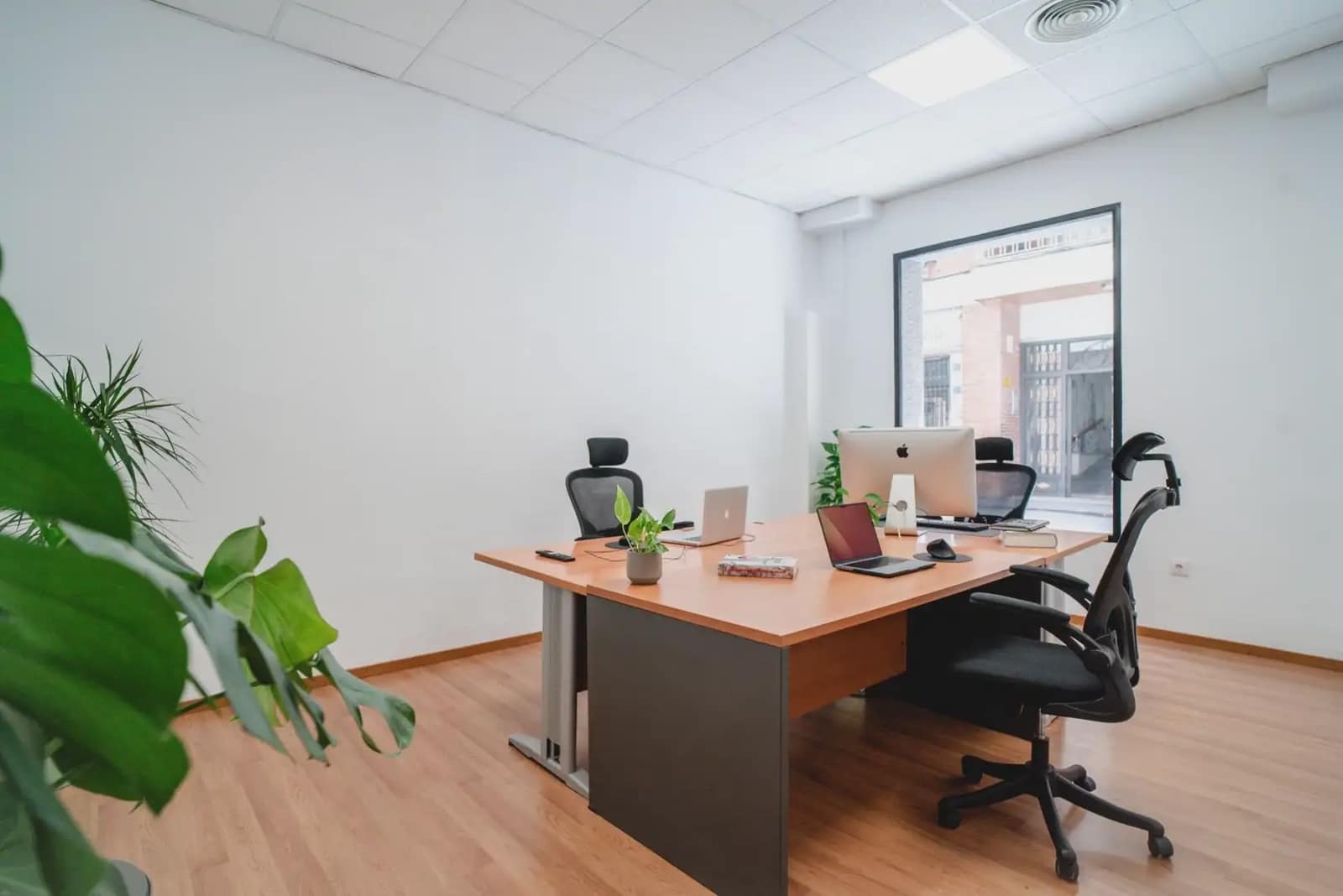 Commercieel te koop in Granada stad - € 299.000 (Ref: 9837496)