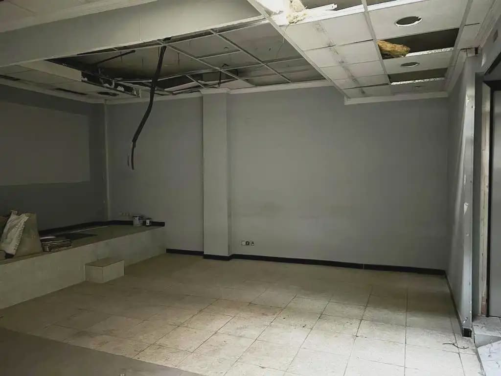 Local Commercial à louer à Grenade ville - 1 200 € (Ref: 9837497)