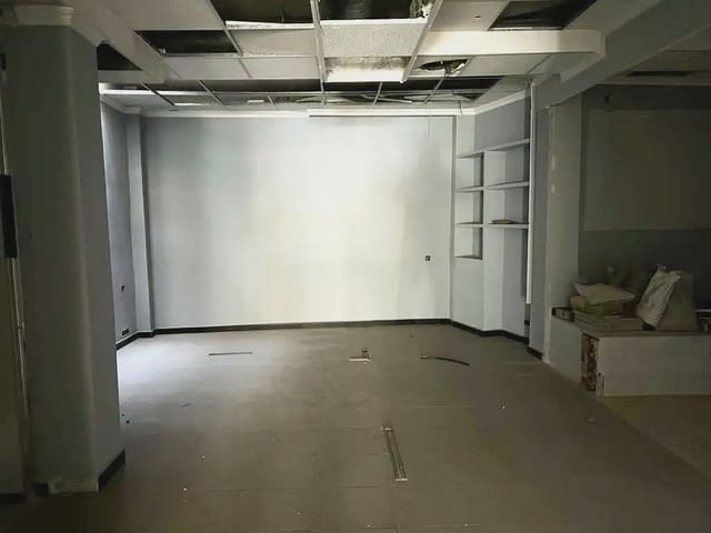 Local Commercial à louer à Figares, Grenade ville - 1 200 € (Ref: 9837497)