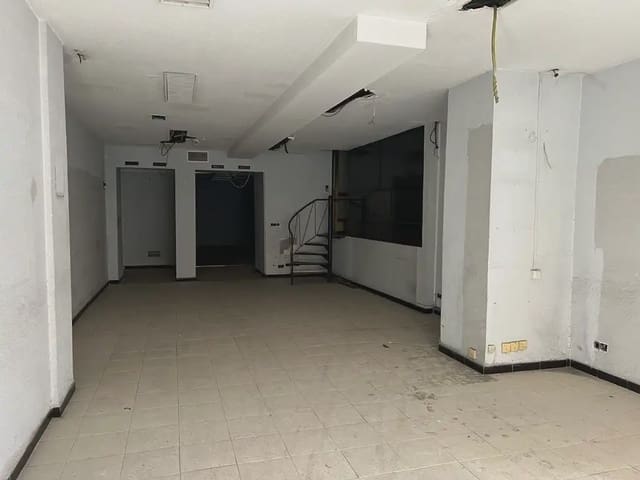 Local Commercial à louer à Figares, Grenade ville - 1 200 € (Ref: 9837497)