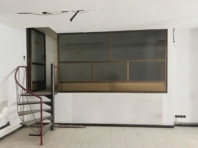 Local Commercial à louer à Figares, Grenade ville - 1 200 € (Ref: 9837497)
