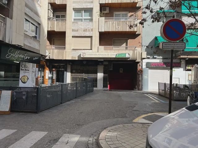 Local Commercial à louer à Figares, Grenade ville - 1 200 € (Ref: 9837497)