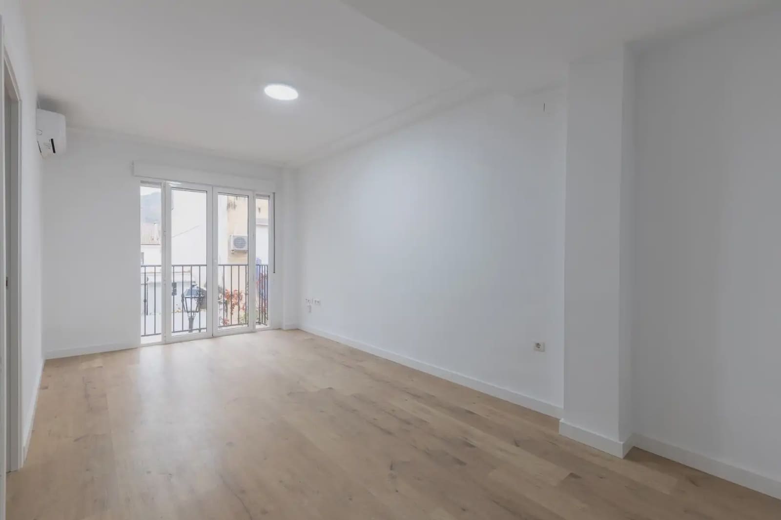 Flat for sale in Cenes de la Vega - € 144,000 (Ref: 9837498)