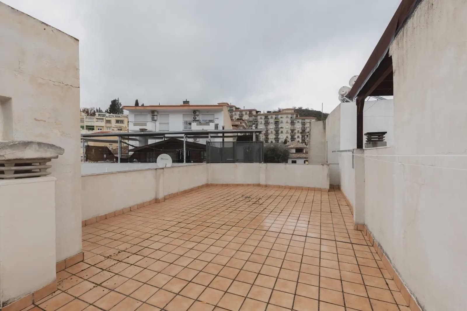 Flat for sale in Cenes de la Vega - € 144,000 (Ref: 9837498)
