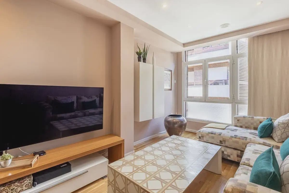 Flat for sale in Granada city with garage - € 585,000 (Ref: 9837506)