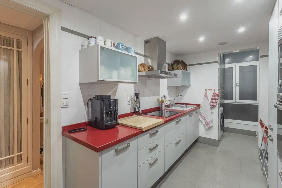 Flat for sale in Granada city with garage - € 585,000 (Ref: 9837506)