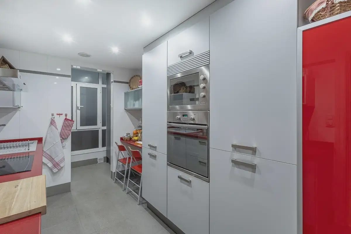 Flat for sale in Granada city with garage - € 585,000 (Ref: 9837506)