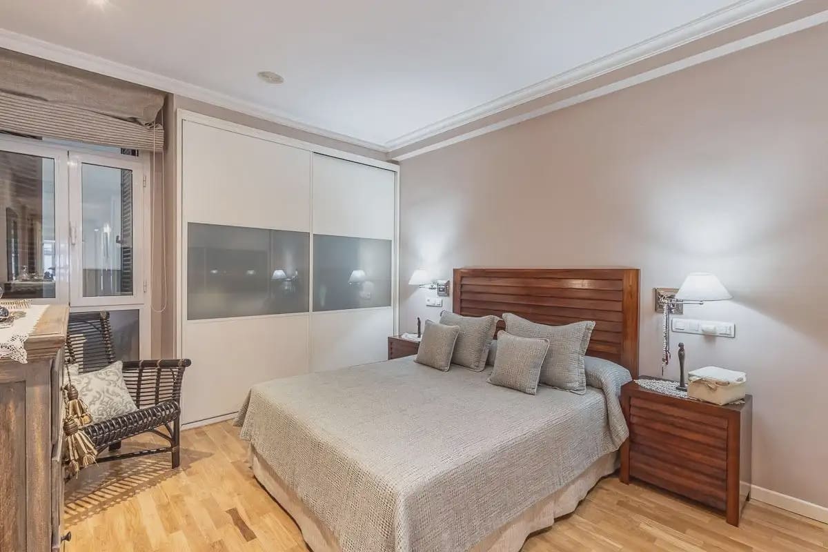 Flat for sale in Granada city with garage - € 585,000 (Ref: 9837506)
