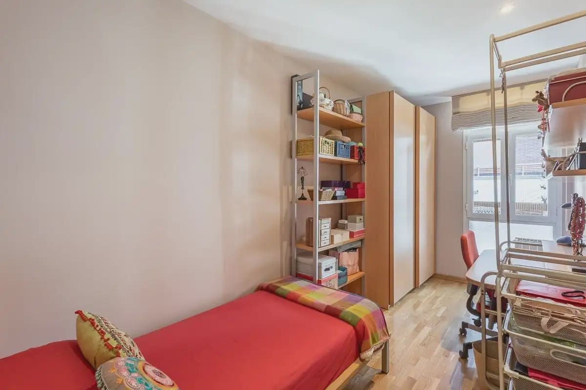 Flat for sale in Granada city with garage - € 585,000 (Ref: 9837506)